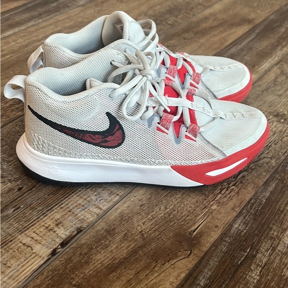 Like new Kyrie kids’ basketball shoes - Picture 3 of 5